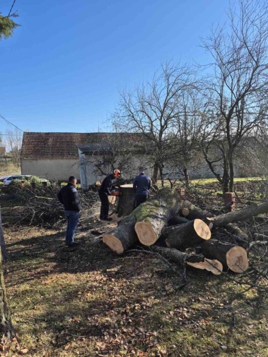 Uređivanje školskog dvorišta u PŠ Tominovac
