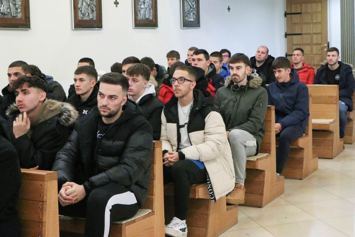 Započela je Katolička malonogometna liga: Prve utakmice odigrane u dvorani u Velikoj