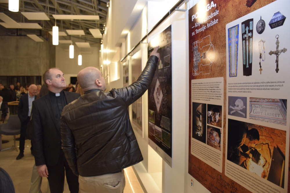 U požeškoj knjižnici otvorena izložba 25. godina Konzervatorskog odjela u Požegi