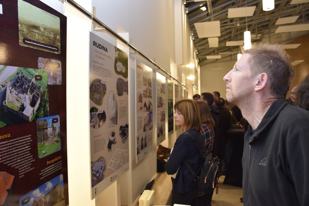 U požeškoj knjižnici otvorena izložba 25. godina Konzervatorskog odjela u Požegi