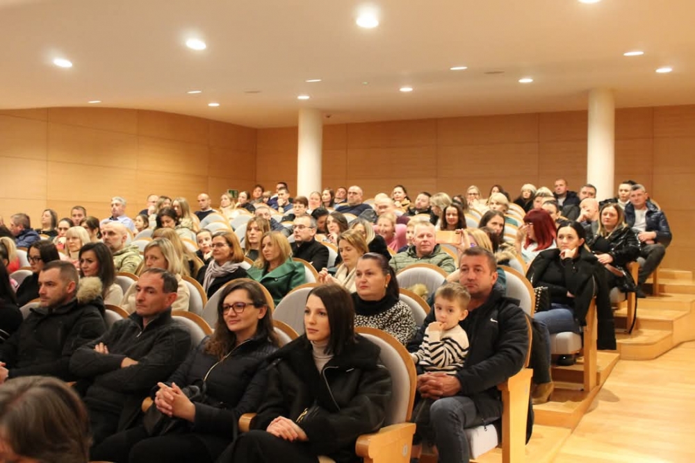 FOTO: Advent u požeškoj Katoličkoj osnovnoj školi