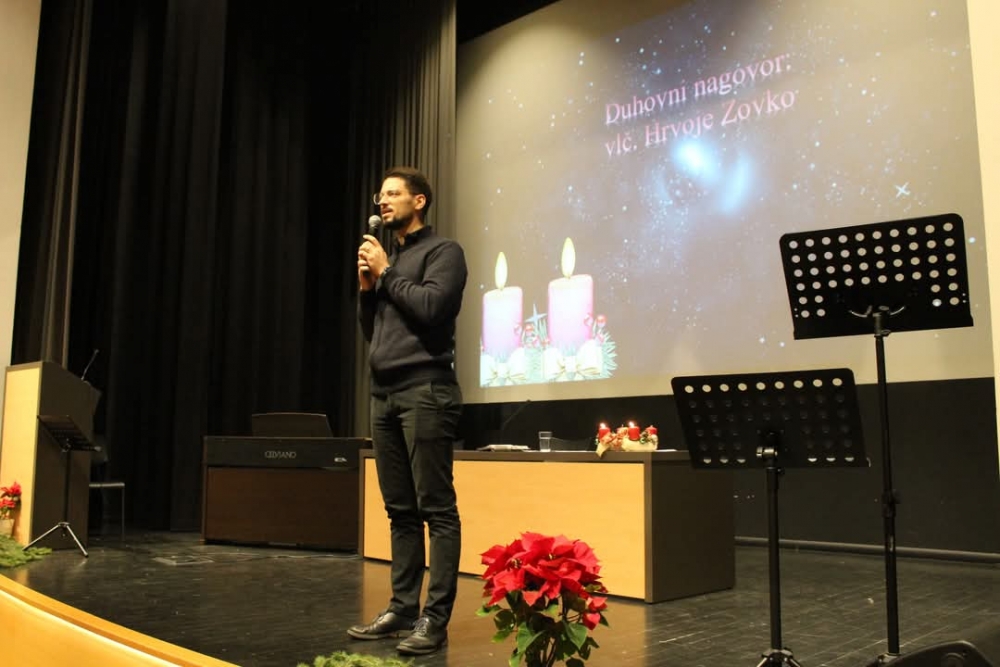 FOTO: Advent u požeškoj Katoličkoj osnovnoj školi
