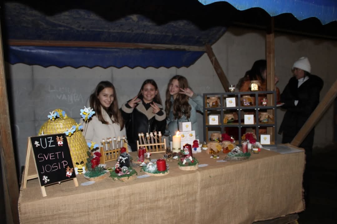 FOTO: Advent u požeškoj Katoličkoj osnovnoj školi