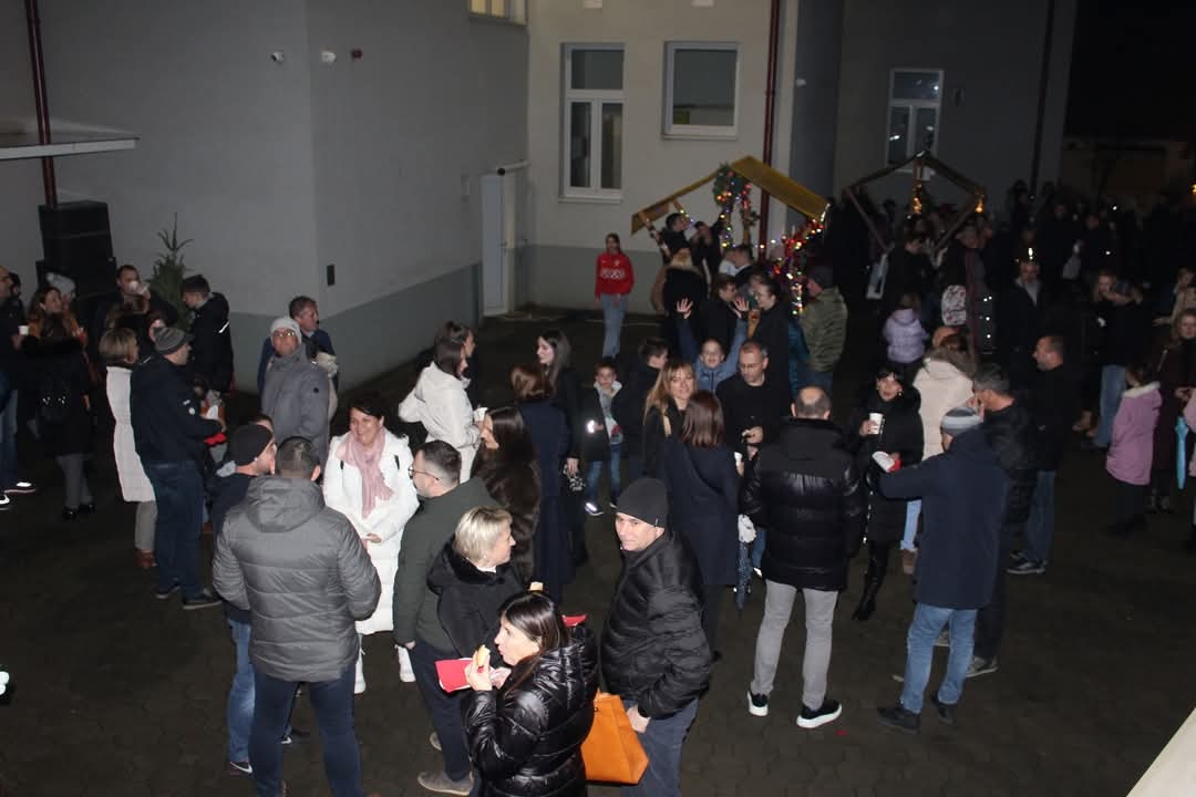 FOTO: Advent u požeškoj Katoličkoj osnovnoj školi