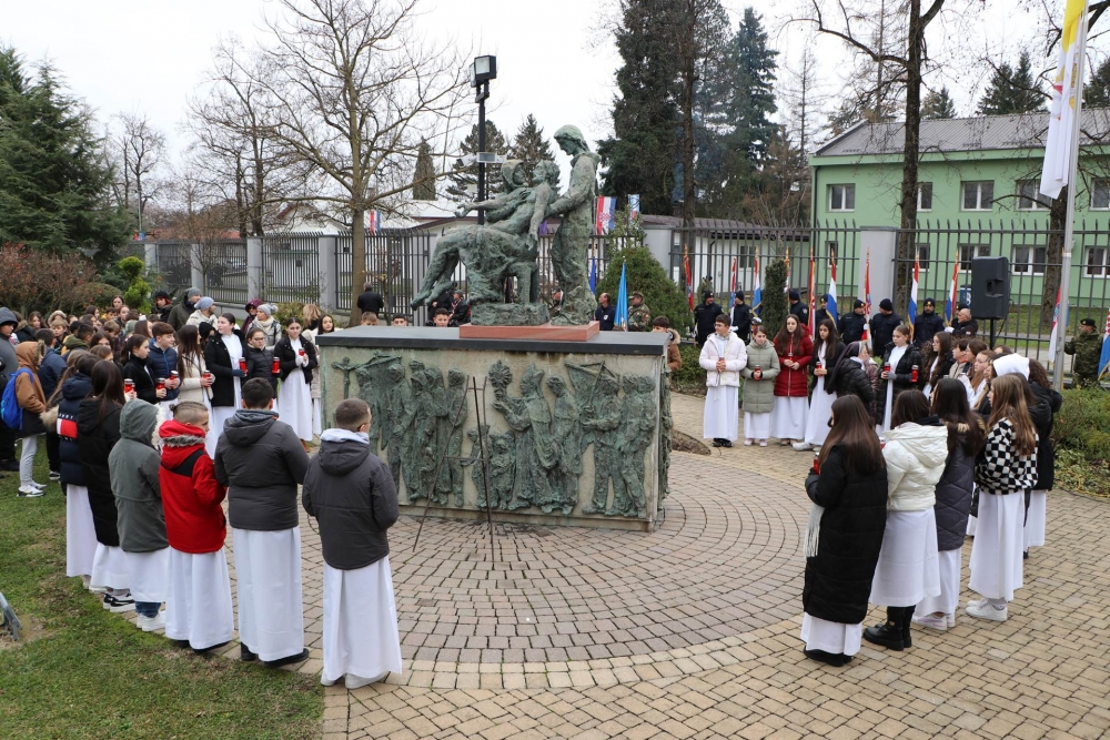 Hodočašće hrvatskih branitelja u Voćin prigodom godišnjice njegova stradanja