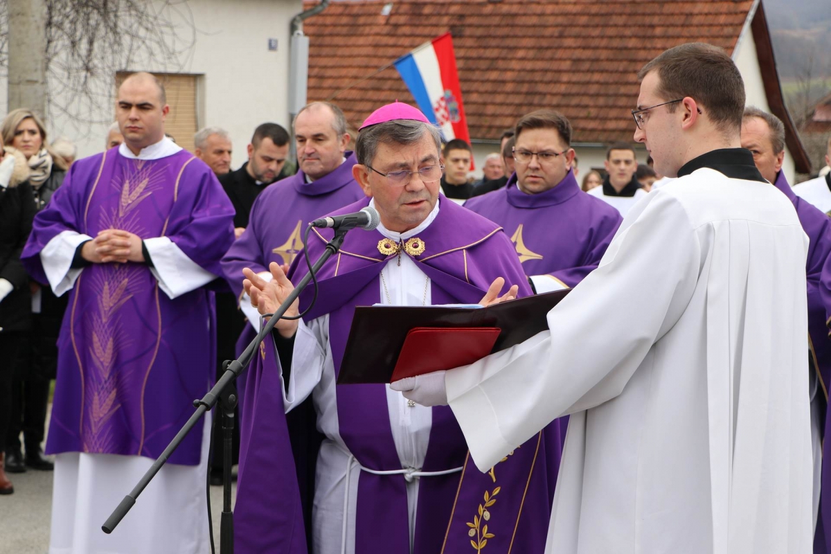 Hodočašće hrvatskih branitelja u Voćin prigodom godišnjice njegova stradanja