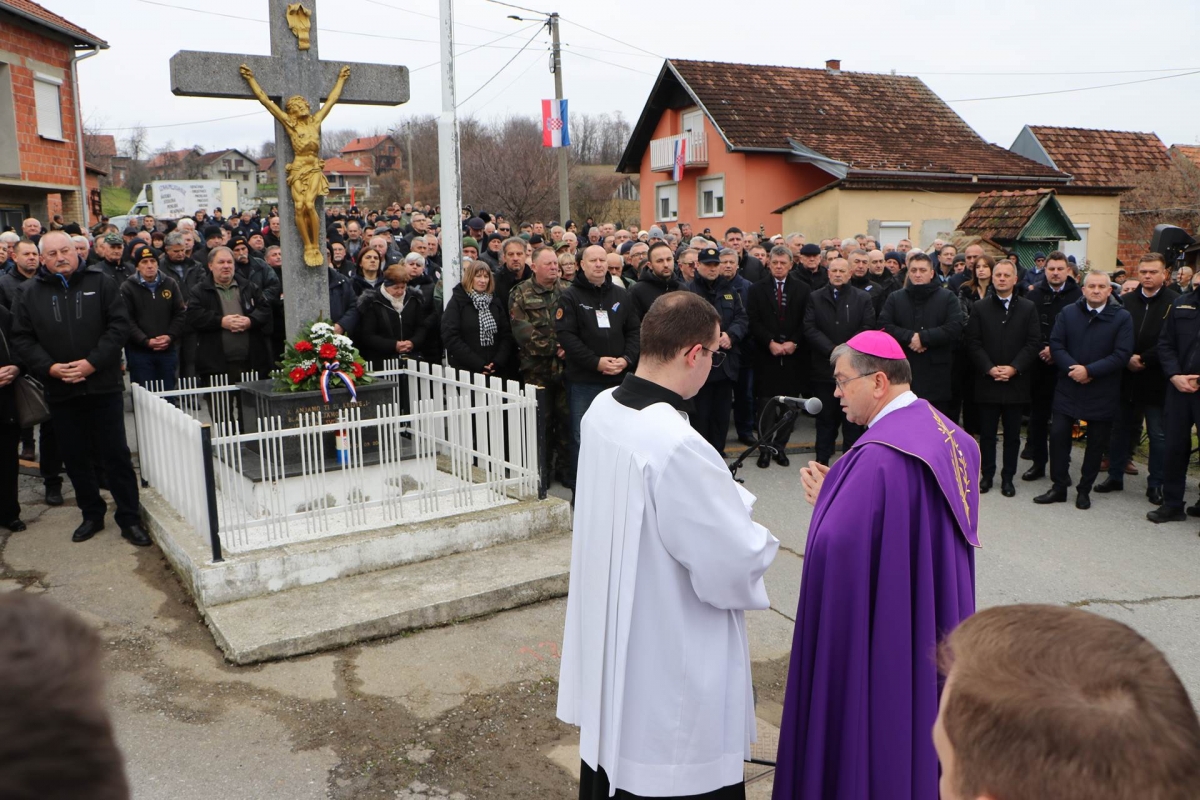 Hodočašće hrvatskih branitelja u Voćin prigodom godišnjice njegova stradanja