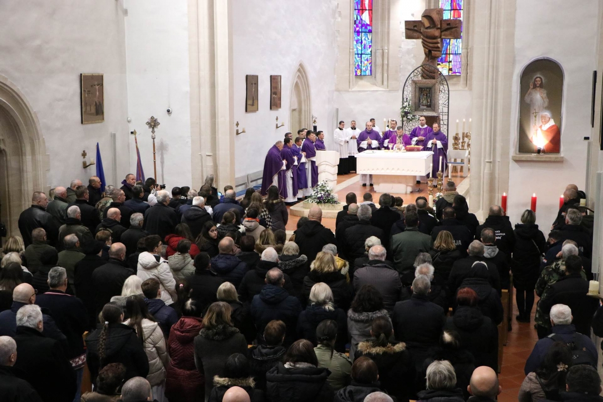 Hodočašće hrvatskih branitelja u Voćin prigodom godišnjice njegova stradanja
