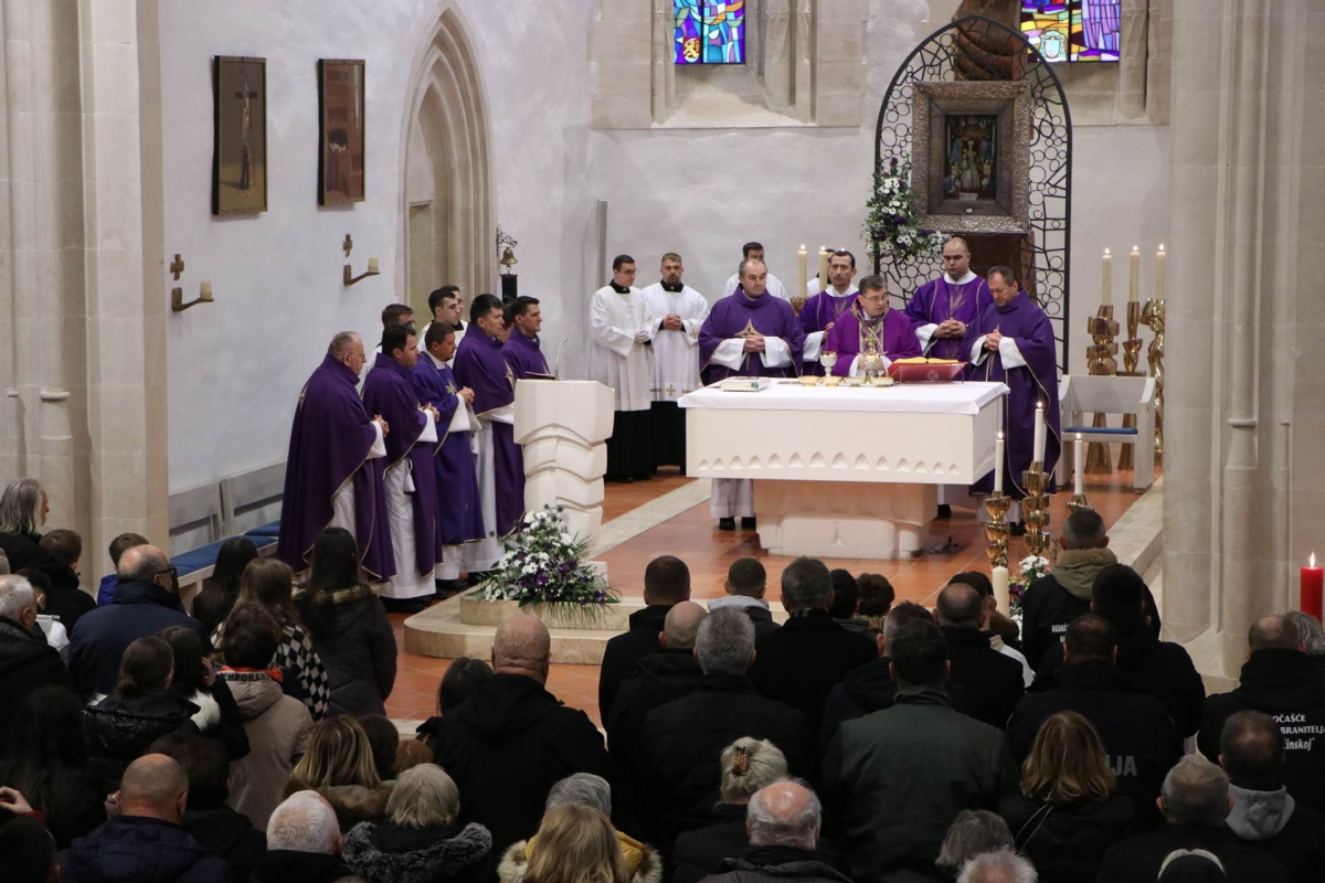 Hodočašće hrvatskih branitelja u Voćin prigodom godišnjice njegova stradanja