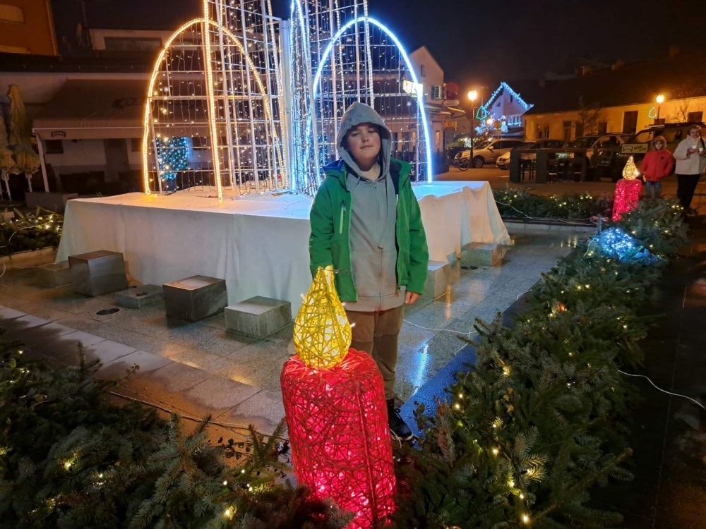 U Lipiku upaljena treća adventska svijeća