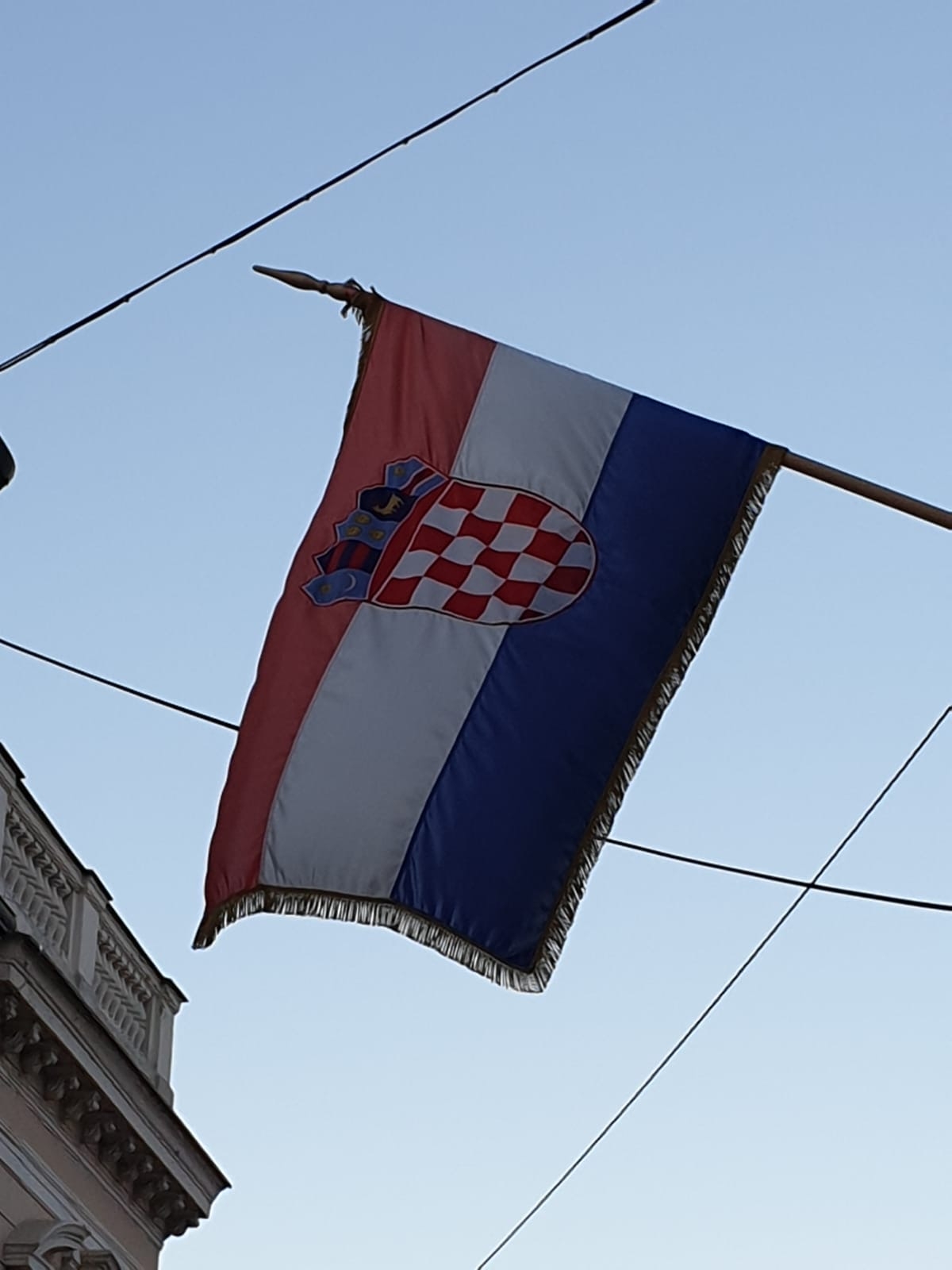 U Hrvatskoj Dan žalosti, u Požegi zastave “ponosno” vijore