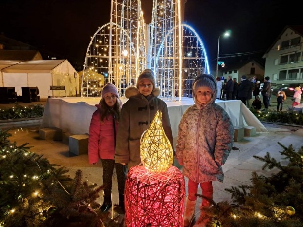 U Lipiku zapaljena posljednja adventska svijeća