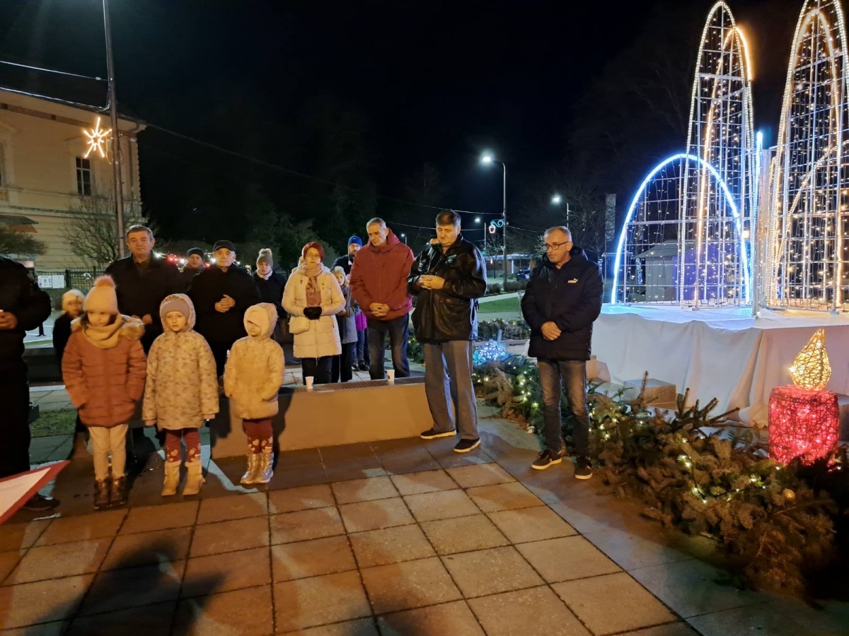 U Lipiku zapaljena posljednja adventska svijeća