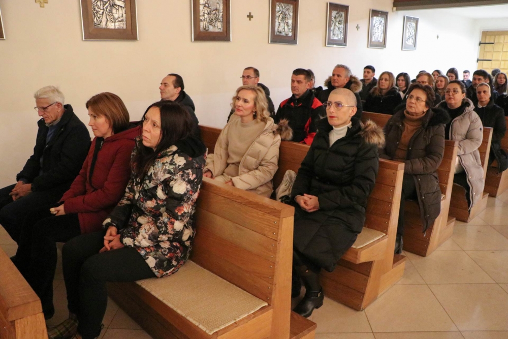 Molitveno bdijenje uoči Nove godine u požeškoj crkvi sv. Lovre