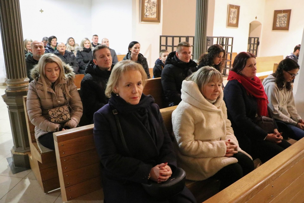 Molitveno bdijenje uoči Nove godine u požeškoj crkvi sv. Lovre