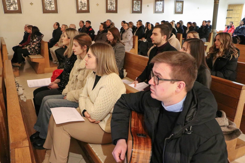 Molitveno bdijenje uoči Nove godine u požeškoj crkvi sv. Lovre