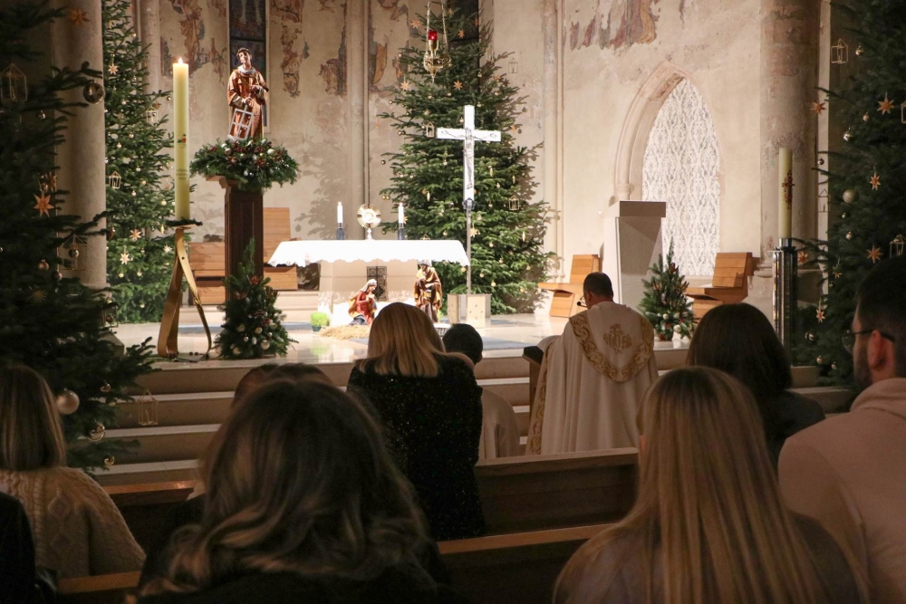Molitveno bdijenje uoči Nove godine u požeškoj crkvi sv. Lovre