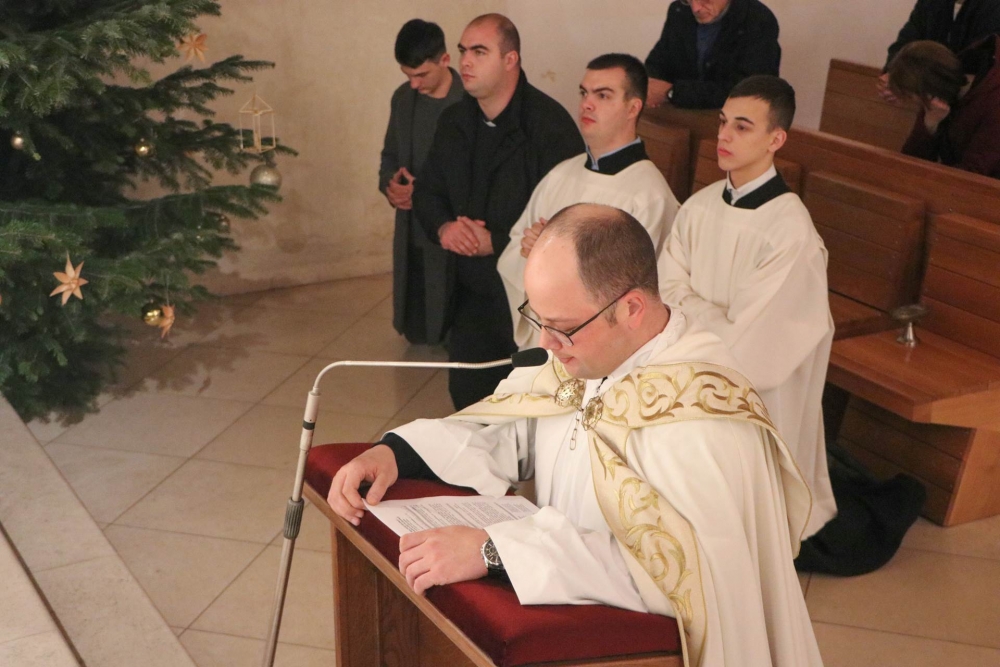 Molitveno bdijenje uoči Nove godine u požeškoj crkvi sv. Lovre