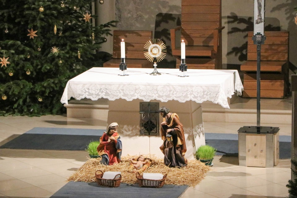 Molitveno bdijenje uoči Nove godine u požeškoj crkvi sv. Lovre