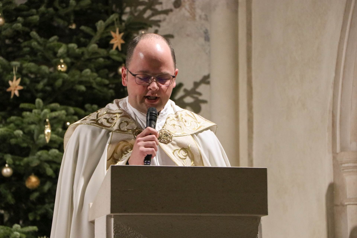 Molitveno bdijenje uoči Nove godine u požeškoj crkvi sv. Lovre