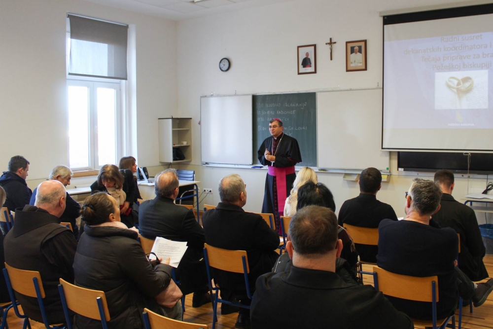 Radni susret dekanatskih koordinatora i voditelja Tečaja priprave za brak u Požeškoj biskupiji