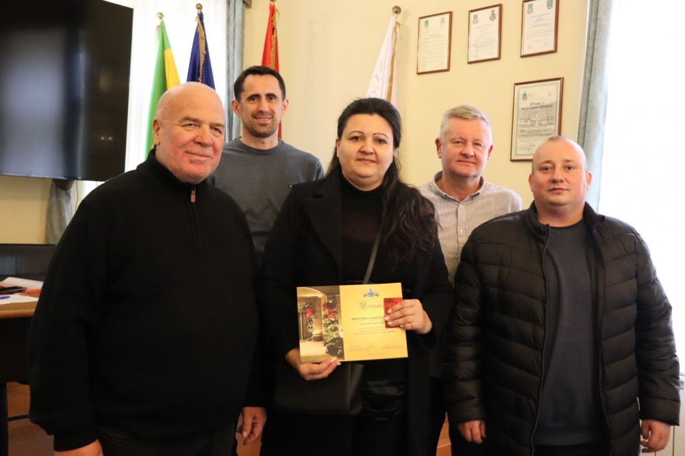 Obitelj Borovičkić iz Poljane osvojila titulu najljepše božićne okućnice Lipika