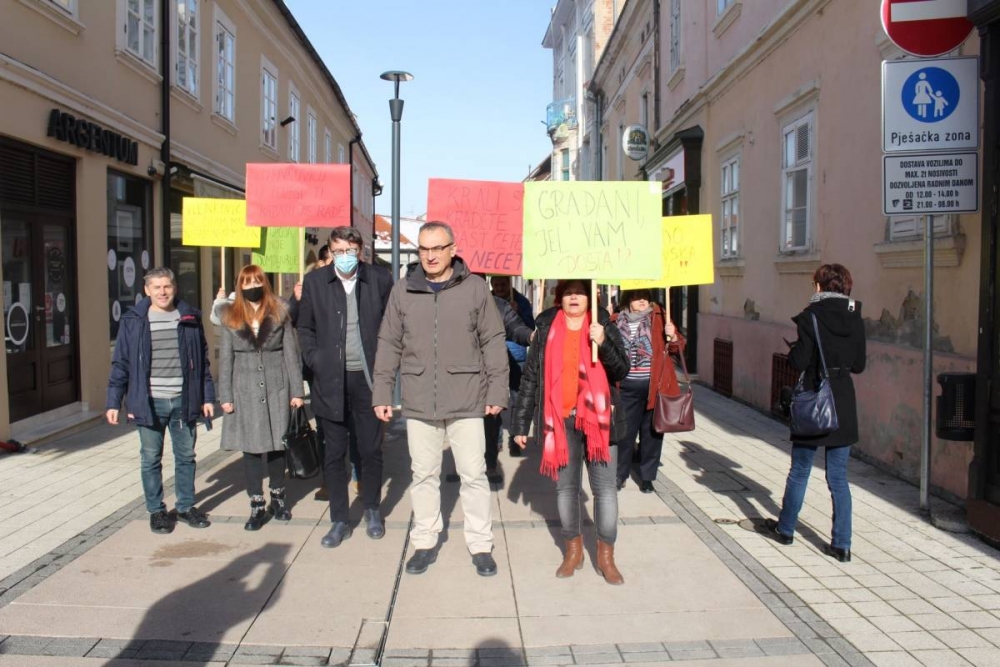 Prije četiri godine održan prosvjed pred Gradskom upravom. Čini nam se da je danas situacija puno gora nego prije