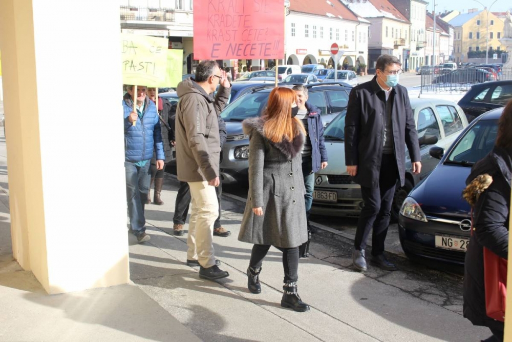Prije četiri godine održan prosvjed pred Gradskom upravom. Čini nam se da je danas situacija puno gora nego prije