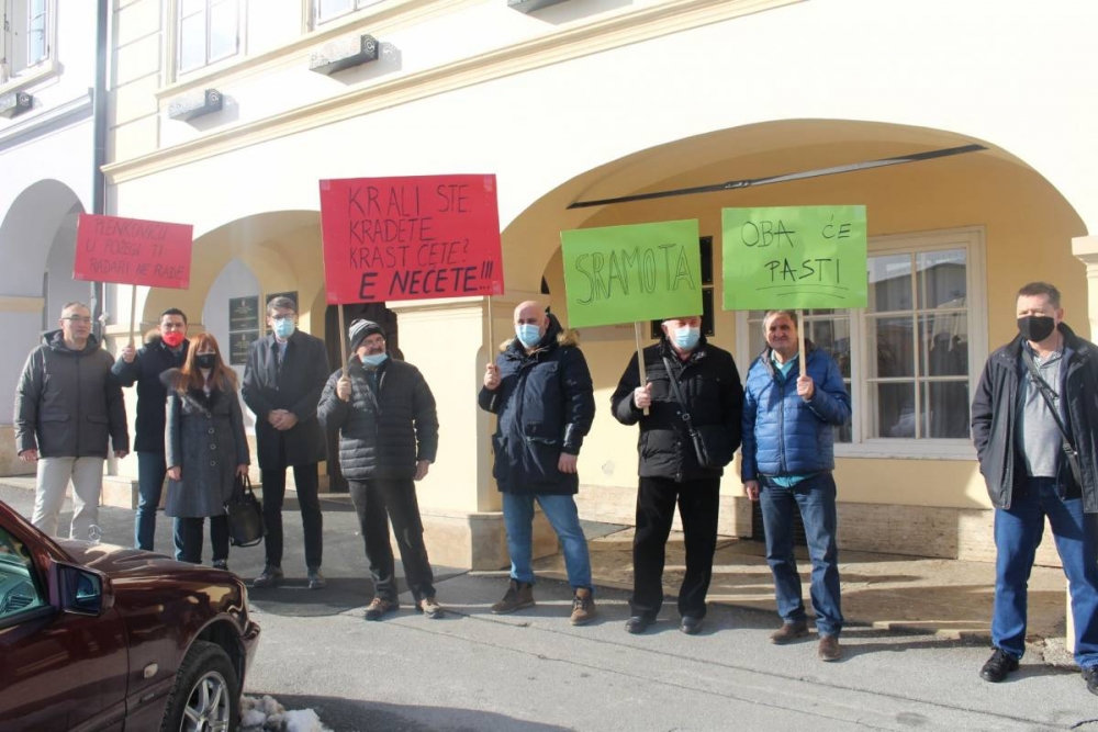 Prije četiri godine održan prosvjed pred Gradskom upravom. Čini nam se da je danas situacija puno gora nego prije