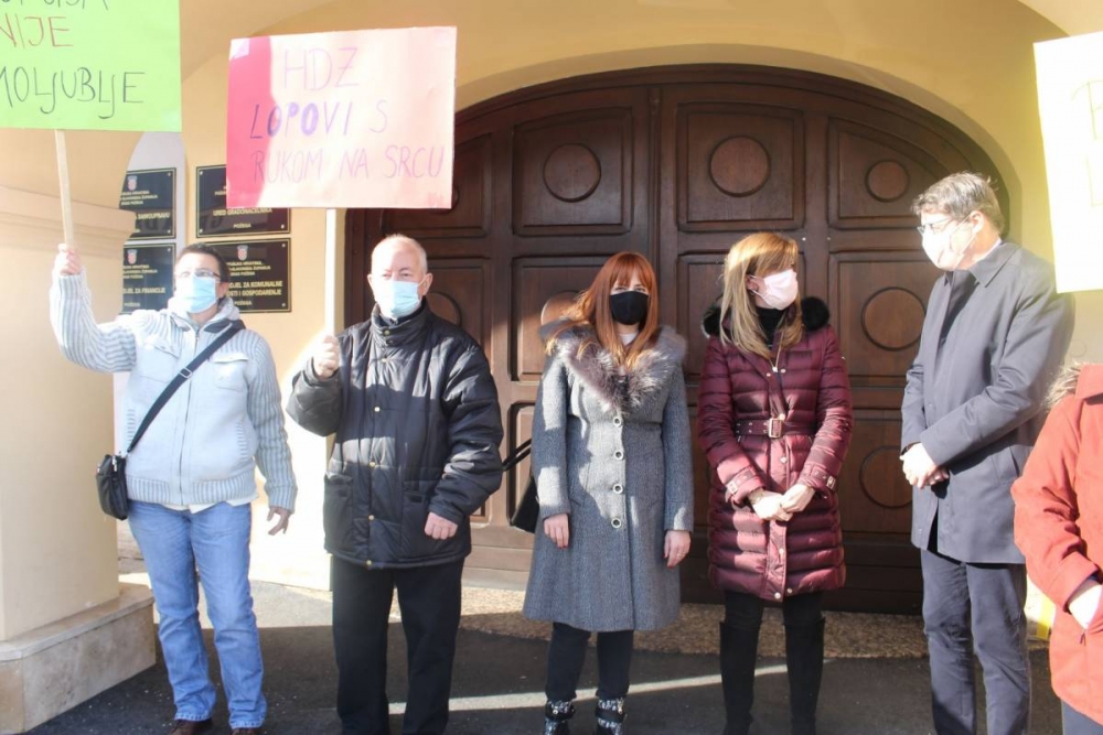 Prije četiri godine održan prosvjed pred Gradskom upravom. Čini nam se da je danas situacija puno gora nego prije
