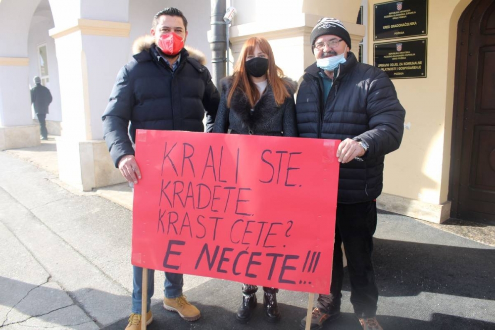 Prije četiri godine održan prosvjed pred Gradskom upravom. Čini nam se da je danas situacija puno gora nego prije