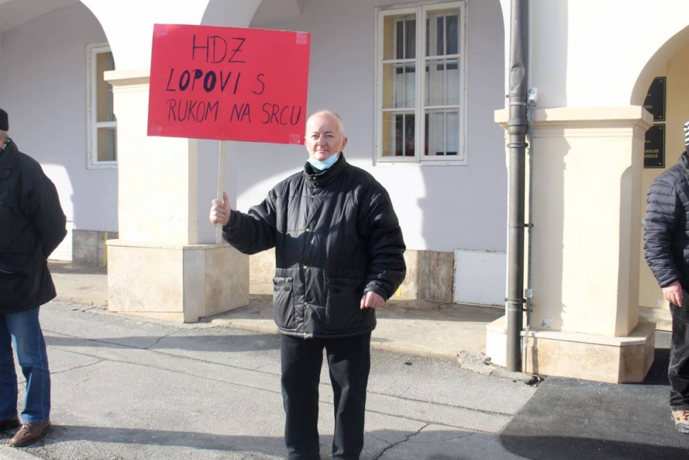 Prije četiri godine održan prosvjed pred Gradskom upravom. Čini nam se da je danas situacija puno gora nego prije