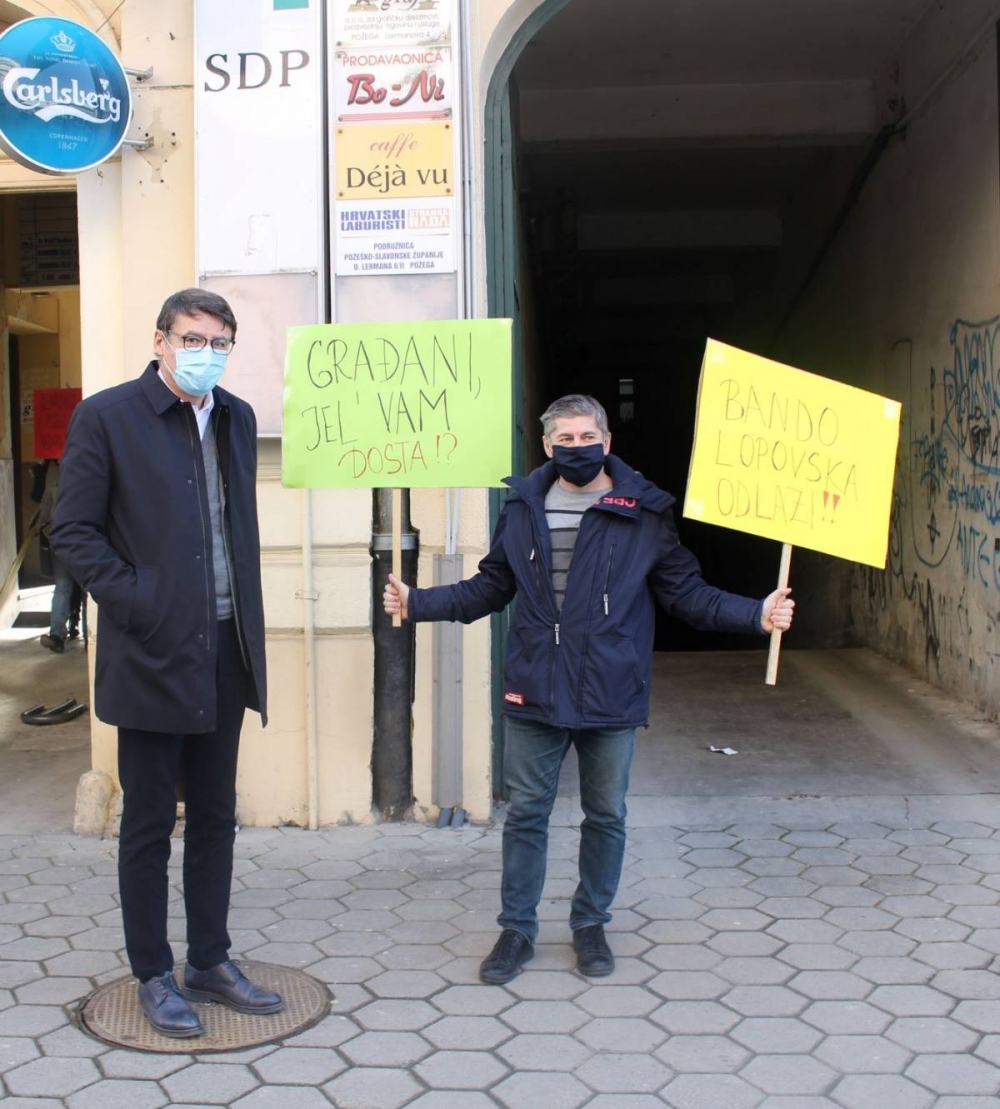 Prije četiri godine održan prosvjed pred Gradskom upravom. Čini nam se da je danas situacija puno gora nego prije