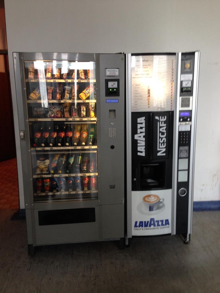 Provaljeno u samoposlužni aparat