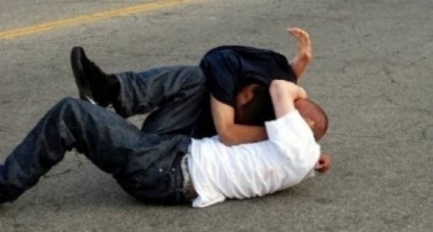 Jučer tučnjava na Trgu Sv. Trojstva. Jedan teško ozlijeđen, drugi uhićen