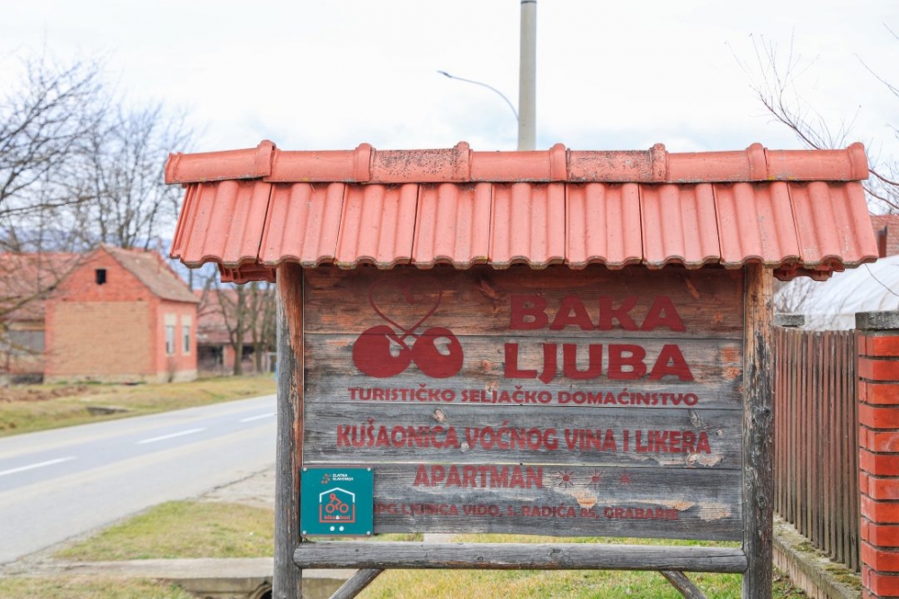 Turističko seljačko domaćinstvo Baka Ljuba: Otkrijte autentične okuse i tradiciju Slavonije