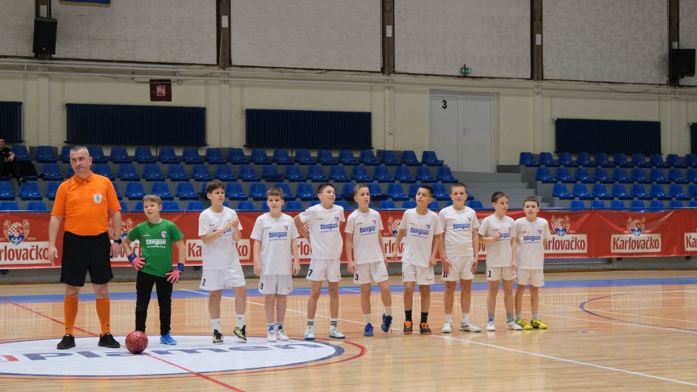 Požeška Katolička gimnazija organizirala humanitarni malonogometni turnir „Nisi sam”