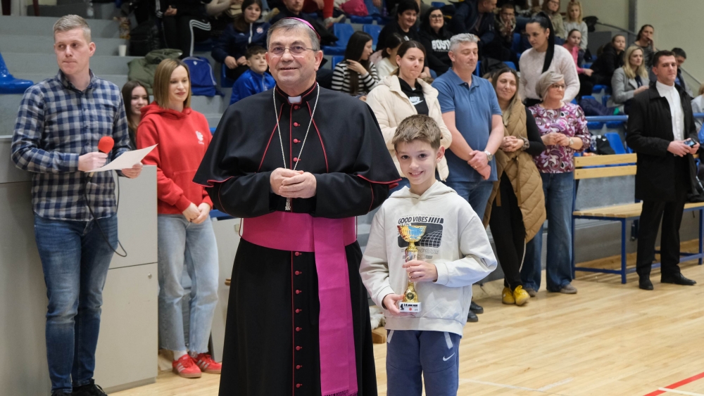 Požeška Katolička gimnazija organizirala humanitarni malonogometni turnir „Nisi sam”