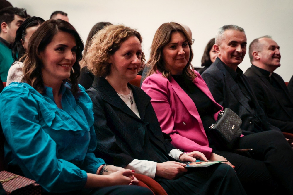 Ministrica kulture i medija na proslavi 30. rođendana Gradskog kazališta Požega, uz premijeru „Svete Rožalije“