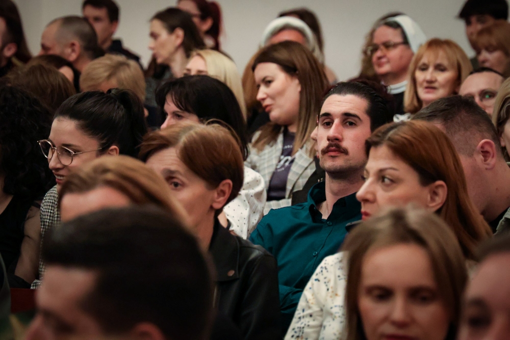 Ministrica kulture i medija na proslavi 30. rođendana Gradskog kazališta Požega, uz premijeru „Svete Rožalije“