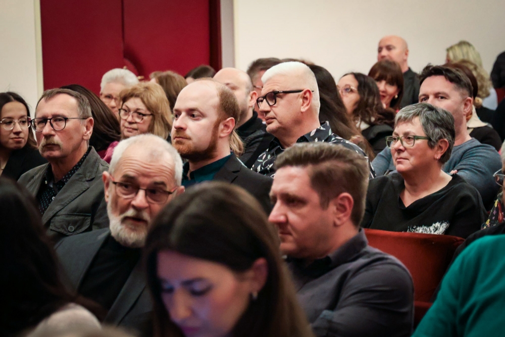 Ministrica kulture i medija na proslavi 30. rođendana Gradskog kazališta Požega, uz premijeru „Svete Rožalije“