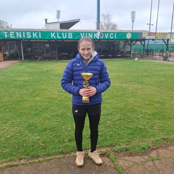 Lucija Grbeš ponovno na postolju, osvojila je OP Vinkovaca do 14 godina!