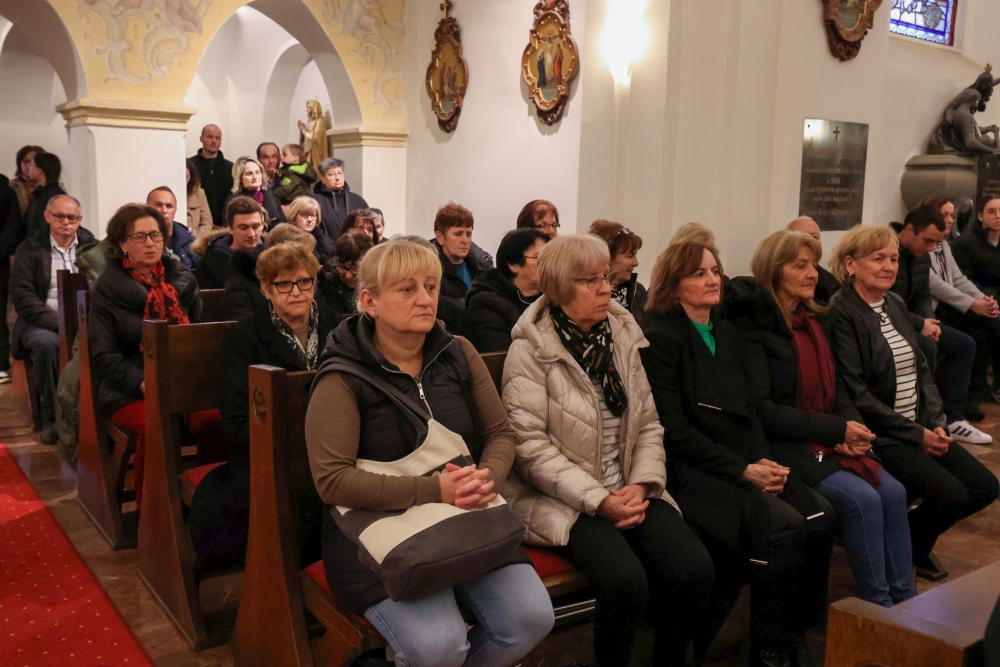 Požeški biskup blagoslovio bistu blaženog Alojzija Stepinca u Stražemanu