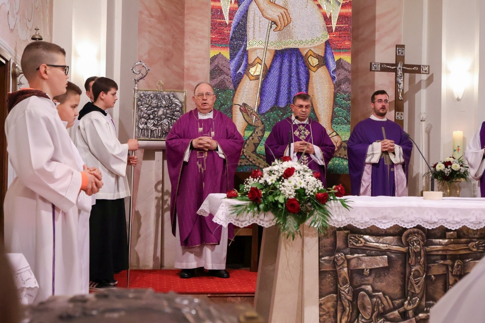 Požeški biskup blagoslovio bistu blaženog Alojzija Stepinca u Stražemanu