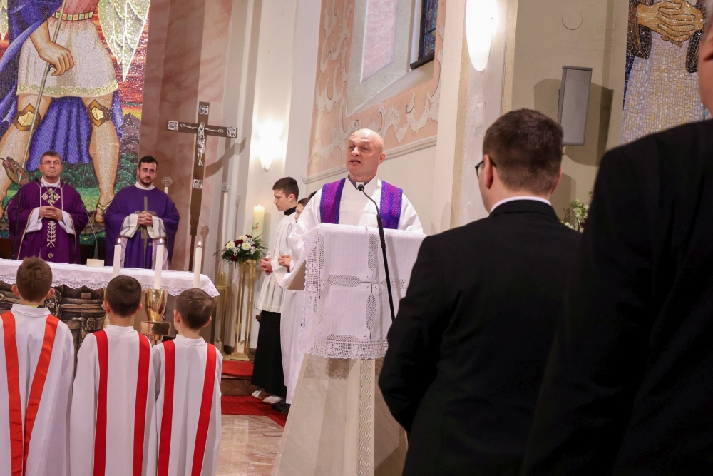 Požeški biskup blagoslovio bistu blaženog Alojzija Stepinca u Stražemanu