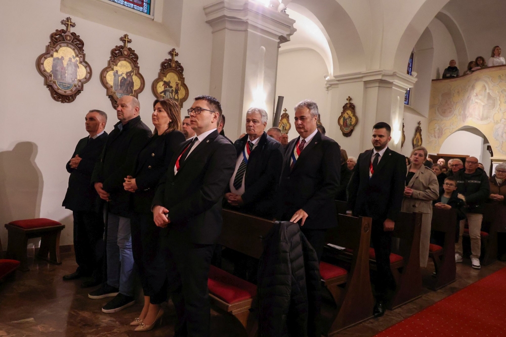 Požeški biskup blagoslovio bistu blaženog Alojzija Stepinca u Stražemanu