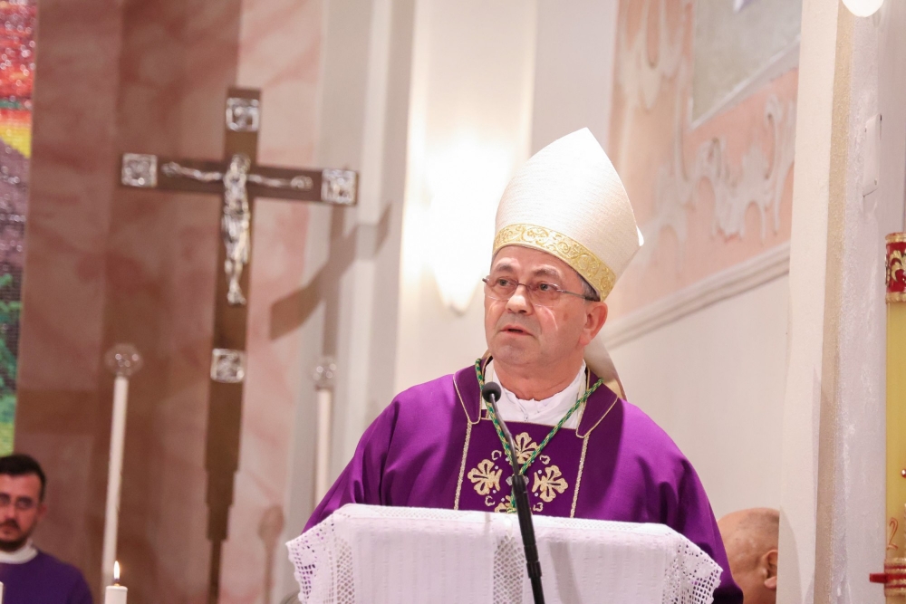 Požeški biskup blagoslovio bistu blaženog Alojzija Stepinca u Stražemanu