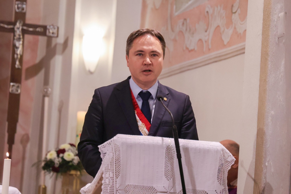 Požeški biskup blagoslovio bistu blaženog Alojzija Stepinca u Stražemanu