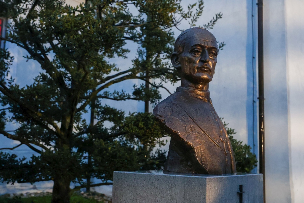 Požeški biskup blagoslovio bistu blaženog Alojzija Stepinca u Stražemanu