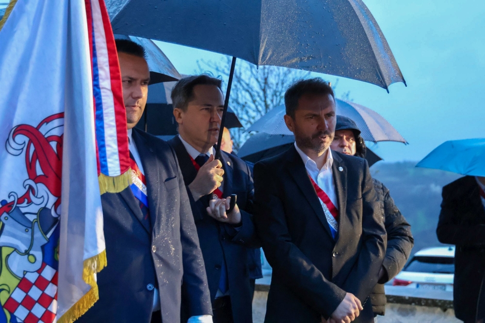 Požeški biskup blagoslovio bistu blaženog Alojzija Stepinca u Stražemanu